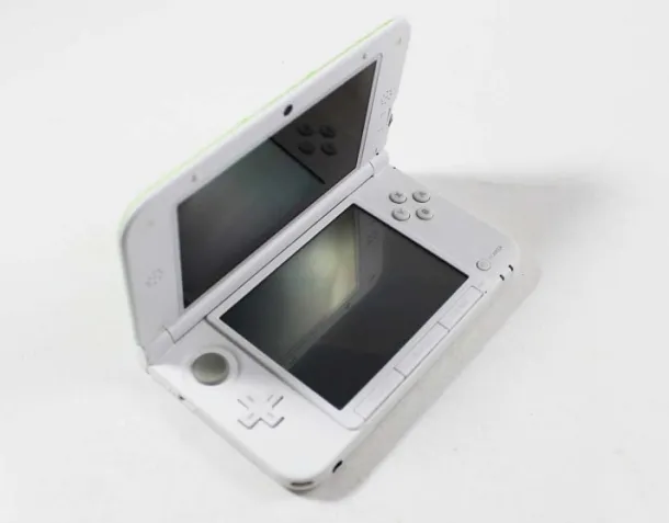 Nintendo 3DS XL Green Yoshi Edition System - Discounted