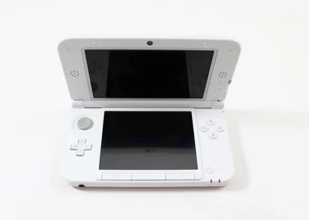 Nintendo 3Ds XL System - Pink & White
